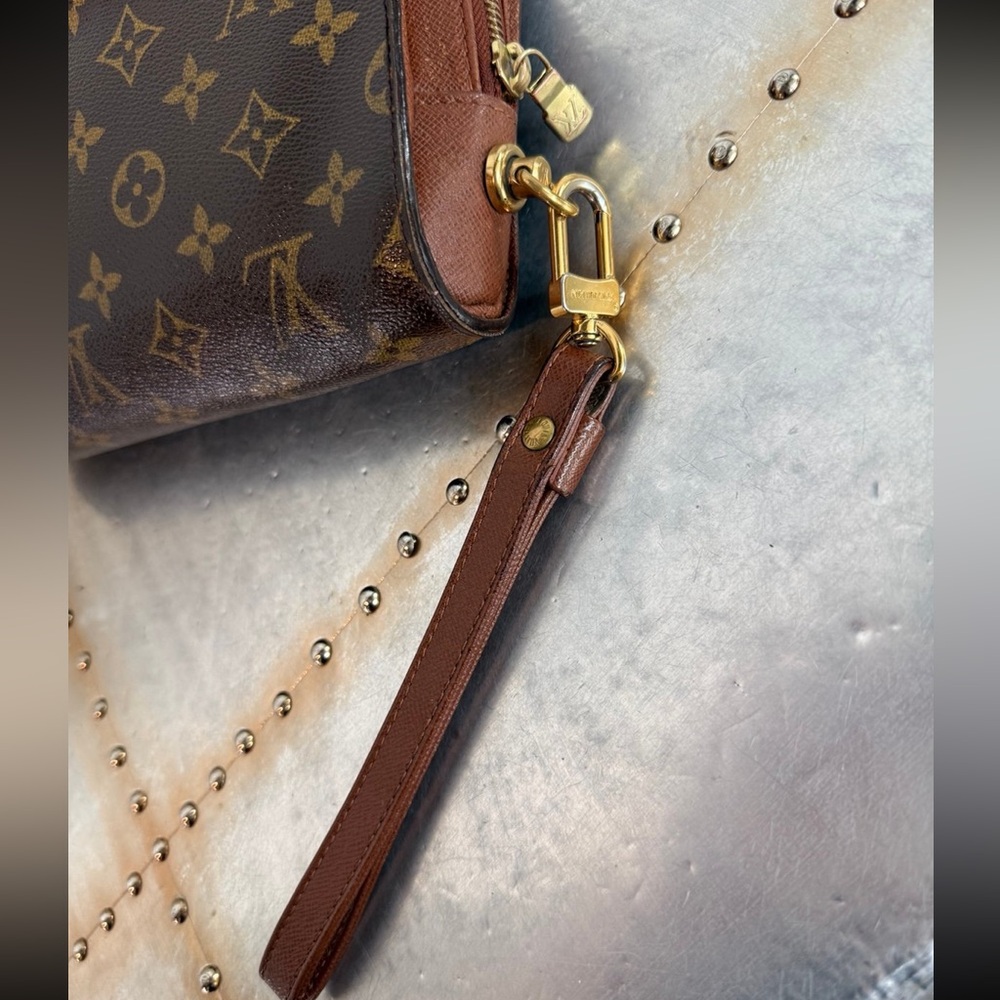LOUIS VUITTON
Monogram Orsay Clutch Handbag
Pre-Loved💕 - Picture 12 of 12